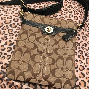 AUTHENTIC COACH MESSENGER - OFFERS ACCEPTED!!!
