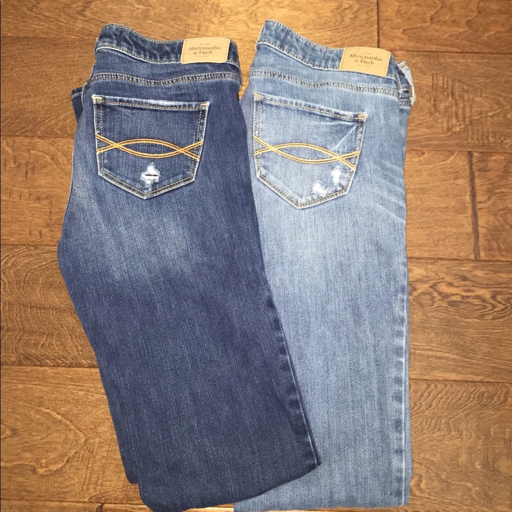 Adorable size 2S Abercrombie distressed jeans!😍
