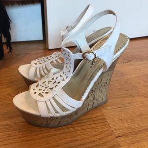 White and gold wedges