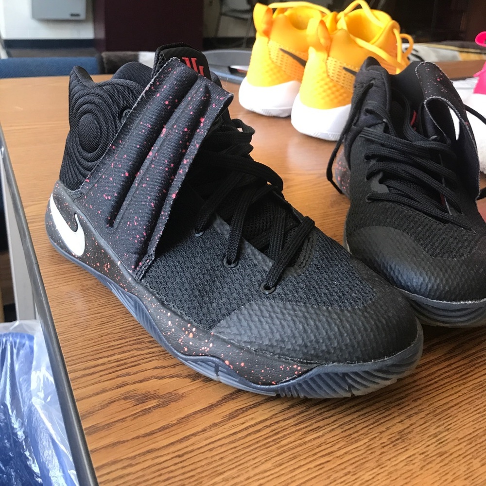 Khyrie Irving 2's!! Slightly used!! No insoles.