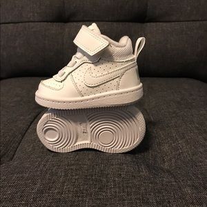Nike Infant Court Borough
