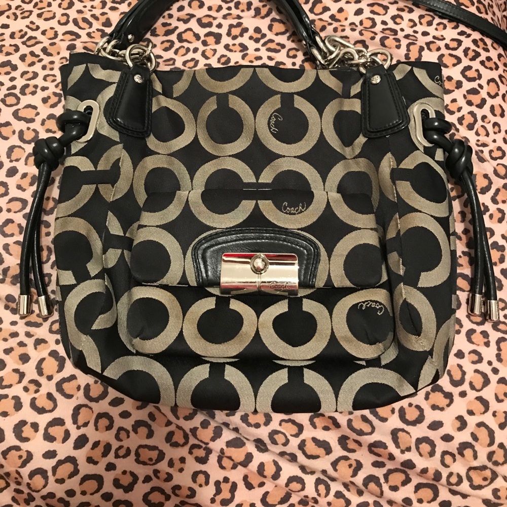 AUTHENTIC COACH BAG (OFFERS ACCEPTED)
