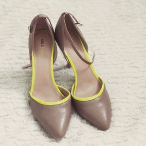 Tan pumps with yellow accents