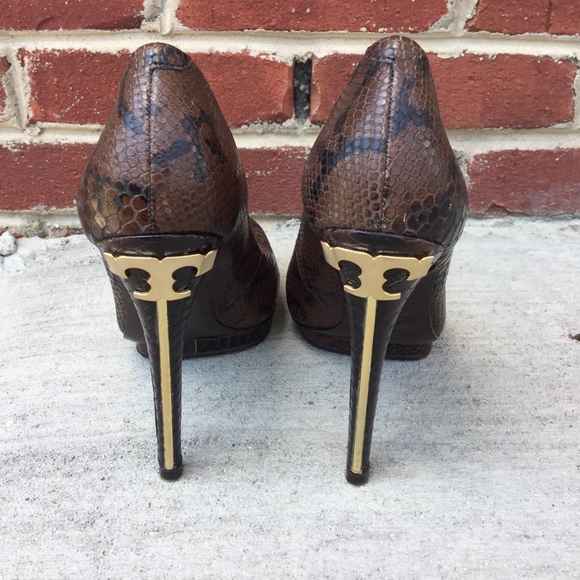 Tory Burch Shoes - Tory Butch Snake Print Heels 8.5 π Gorgeous! Tory Burch Shoes - Tory Butch Snake Print Heels 8.5 π Gorgeous!