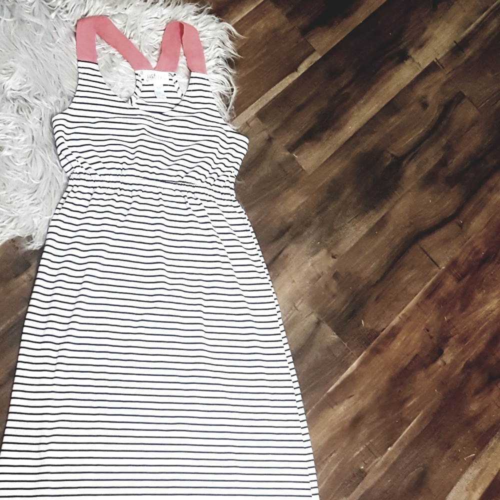 《 Navy and White Striped Dress 》