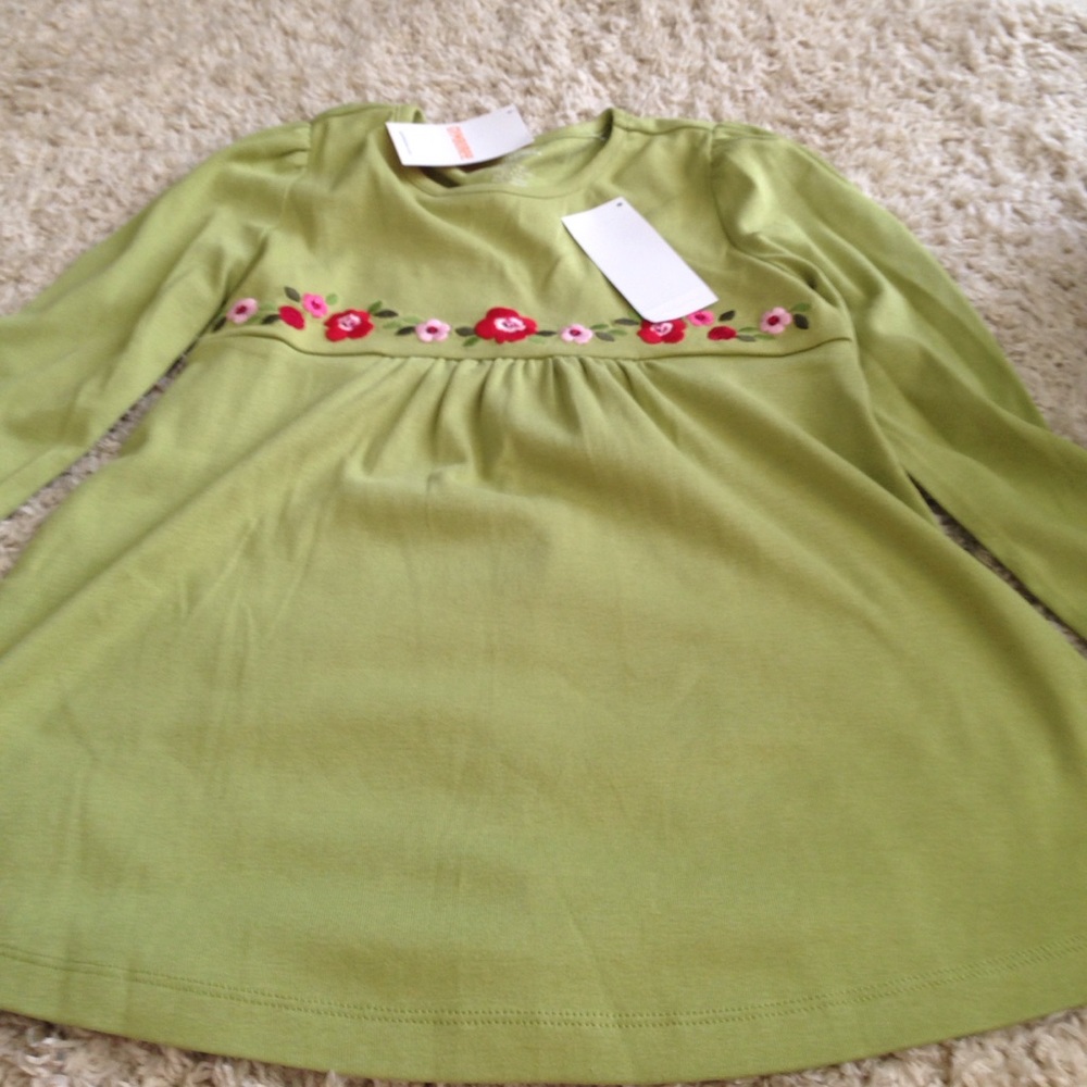 Super cute long sleeve shirt.