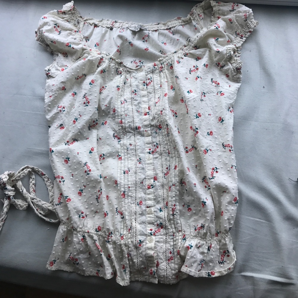 Guess ruffled blouse