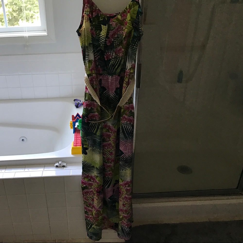 Tropical print maxi dress with belt. Size Medium