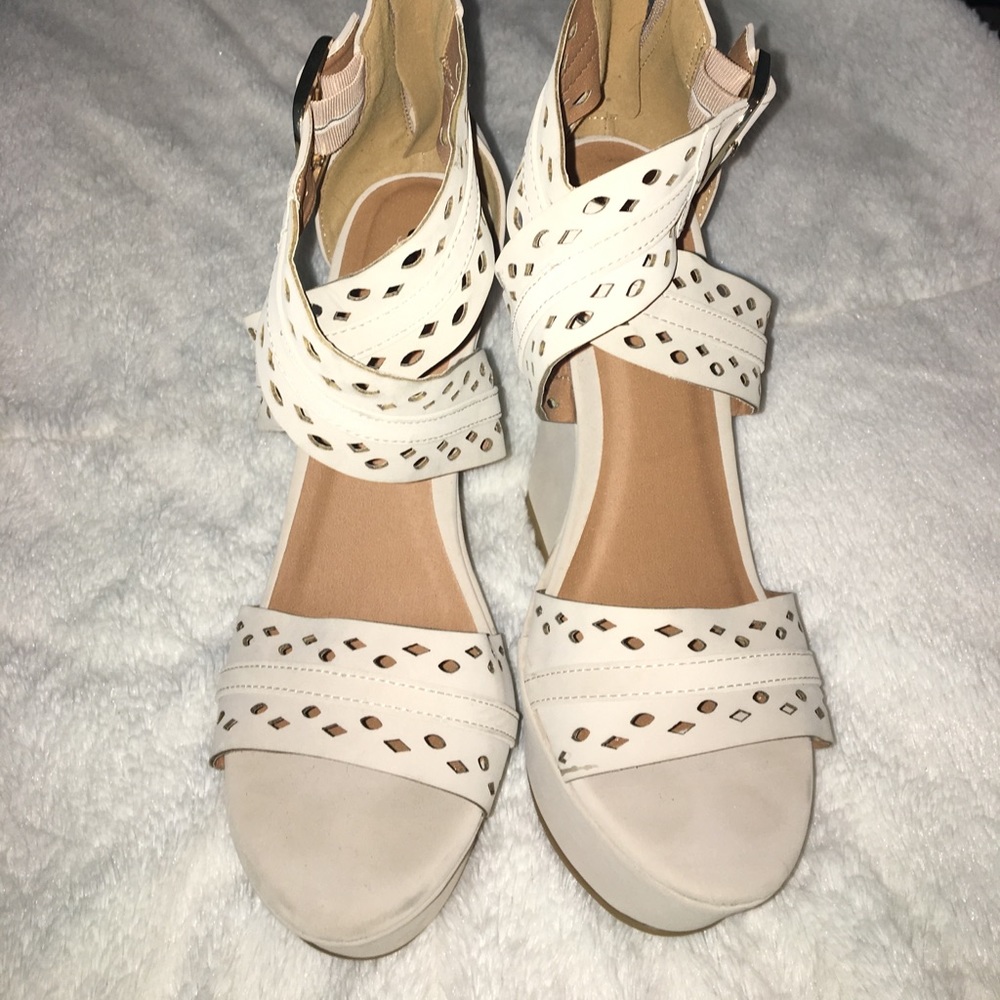 Nude Wedges
