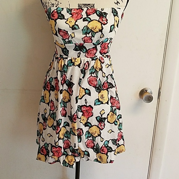 American Rag Dresses & Skirts - AMERICAN RAG Strapless Rose Dress