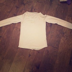 A plain with long sleeve
