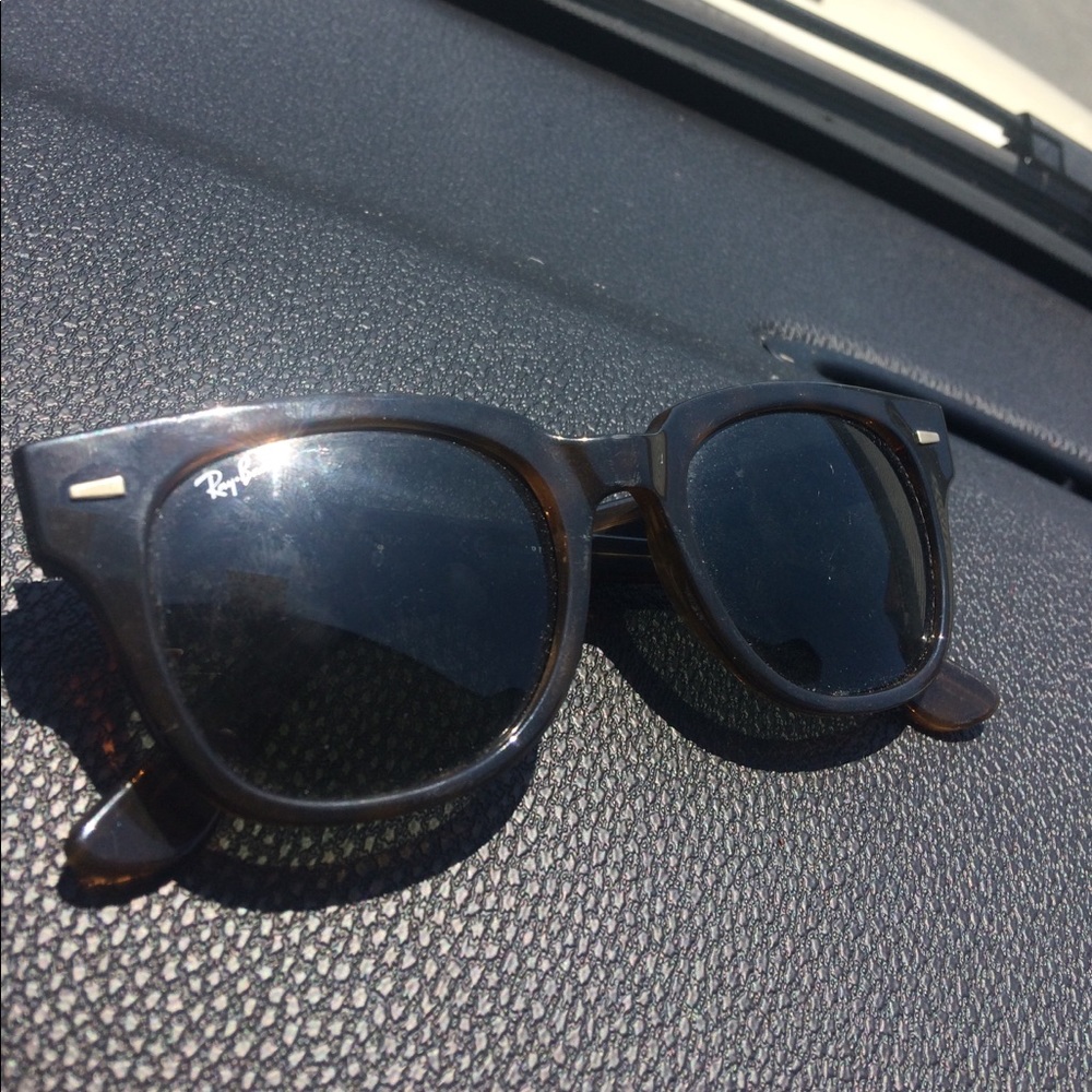 Ray-Ban Tortoise Wayfarer Sunglasses