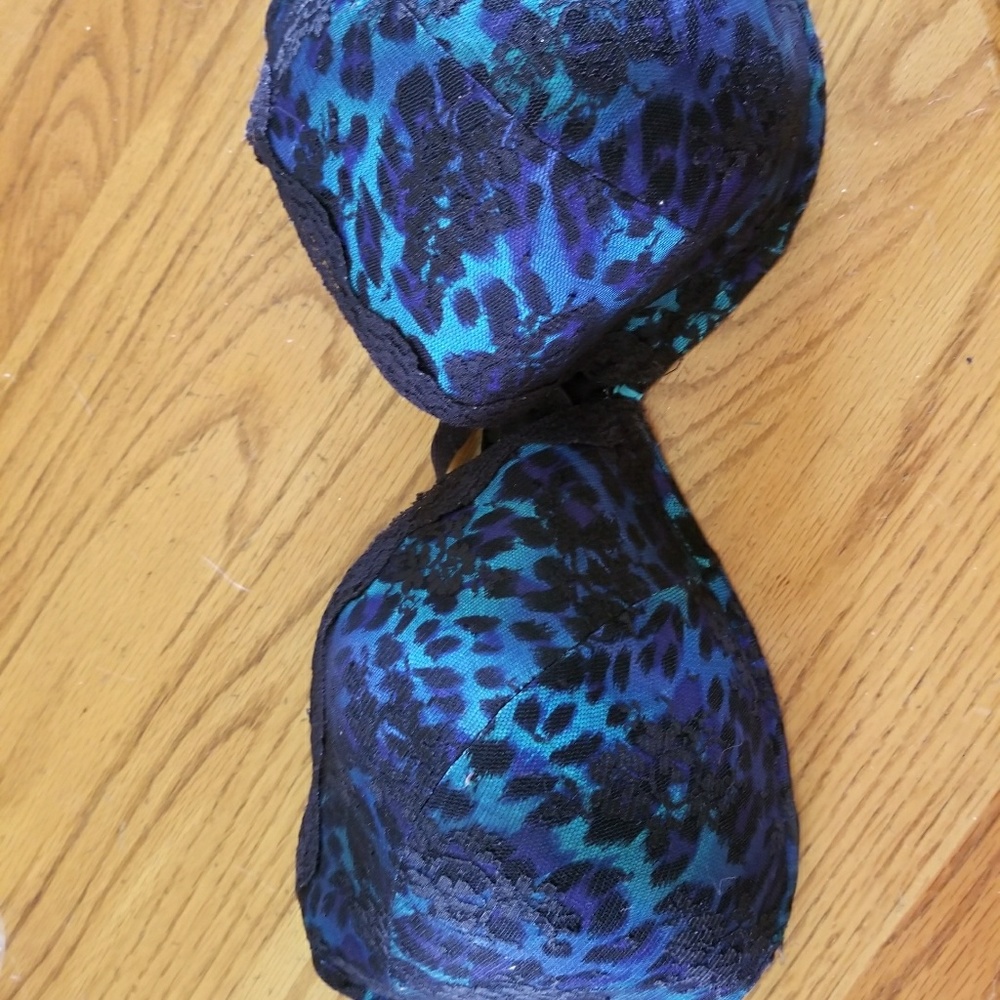 STUNNING BLUE BRA WITH SEXY BLACK LACE OVERLAY.