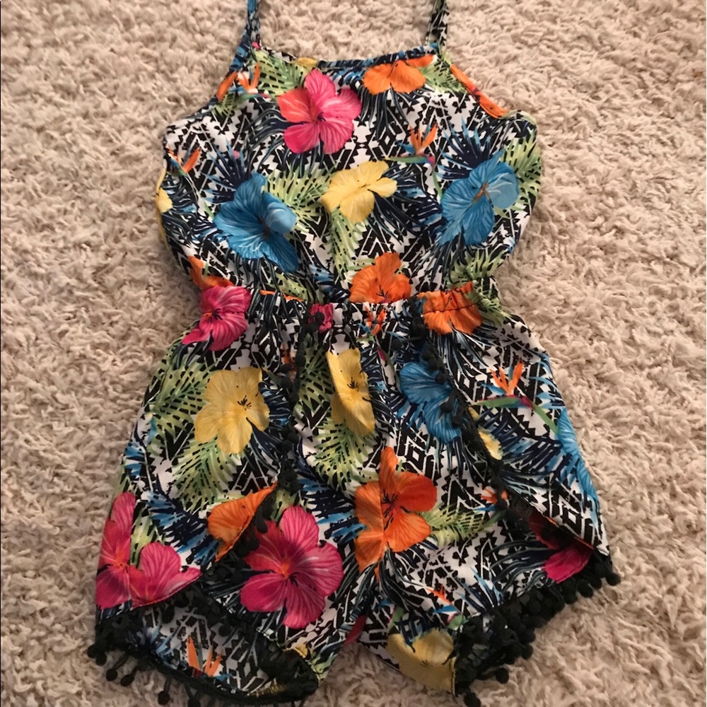 Girls floral romper size: 4-5