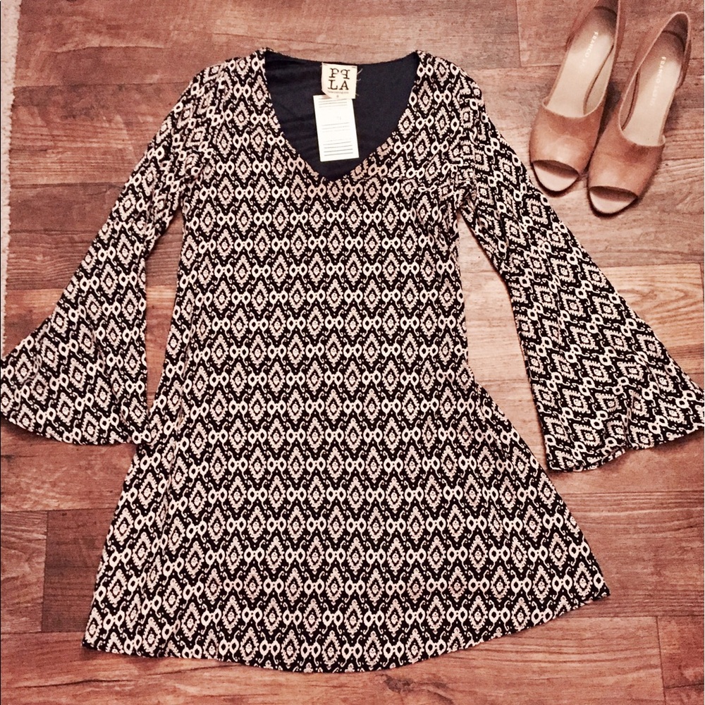 AMAZING summer bell sleeve dress! So cute and NWT