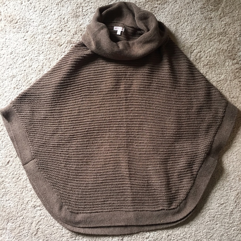 Chunky knit poncho / cape / sweater