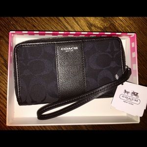 NWT Coach Wristlet