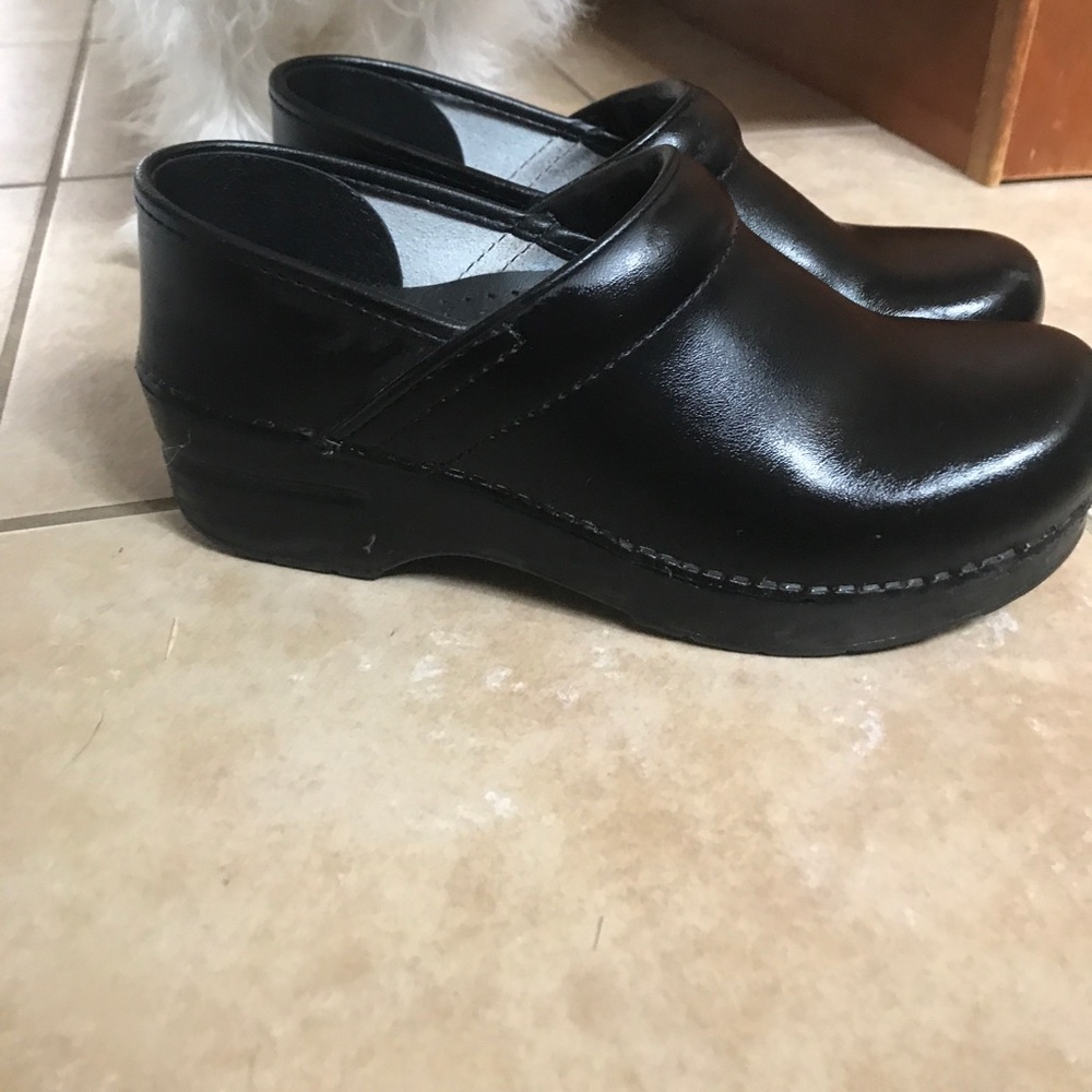 Dansko comfort work shoes. Worn once.