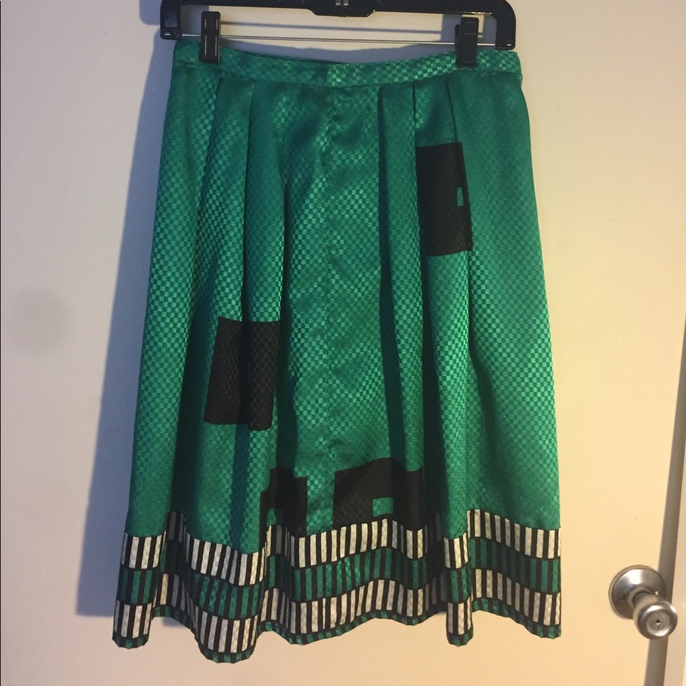 Vintage green geometric print silk/rayon skirt.