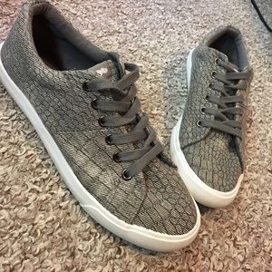 Rocket Dog tie up shoes