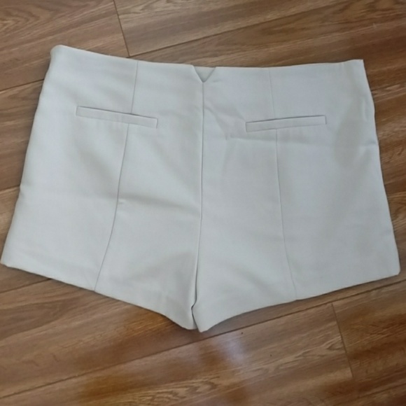 Forever21 Woven shorts - Picture 2 of 5