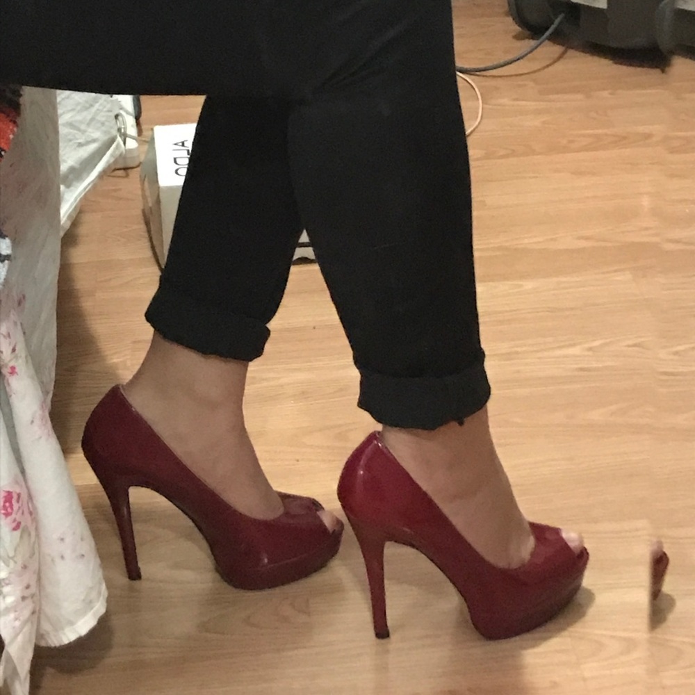 Red open toe heels 👠