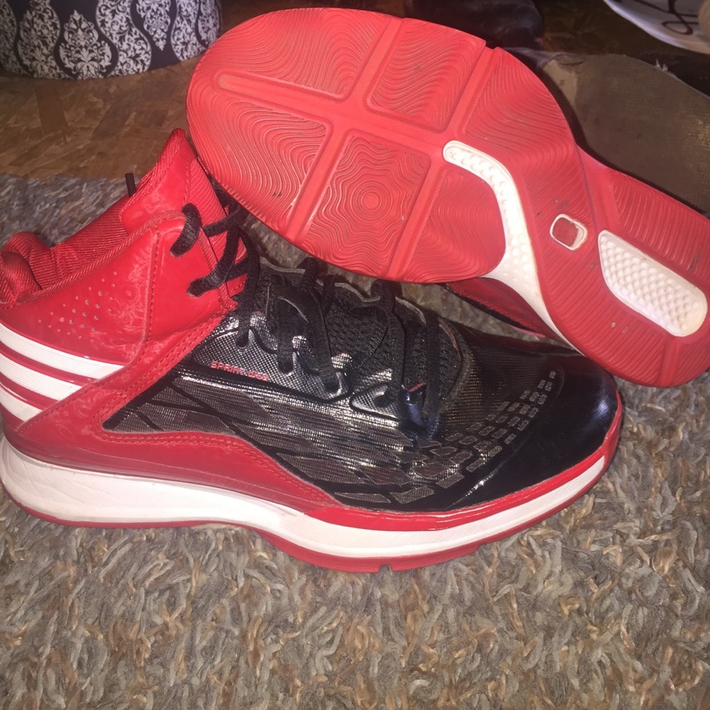 Basketball shoes