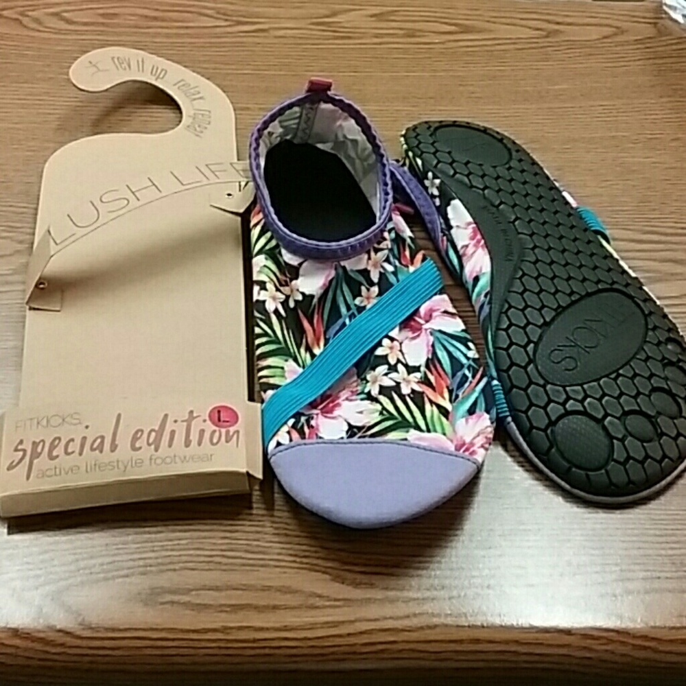 SOLD NWT Fitkicks