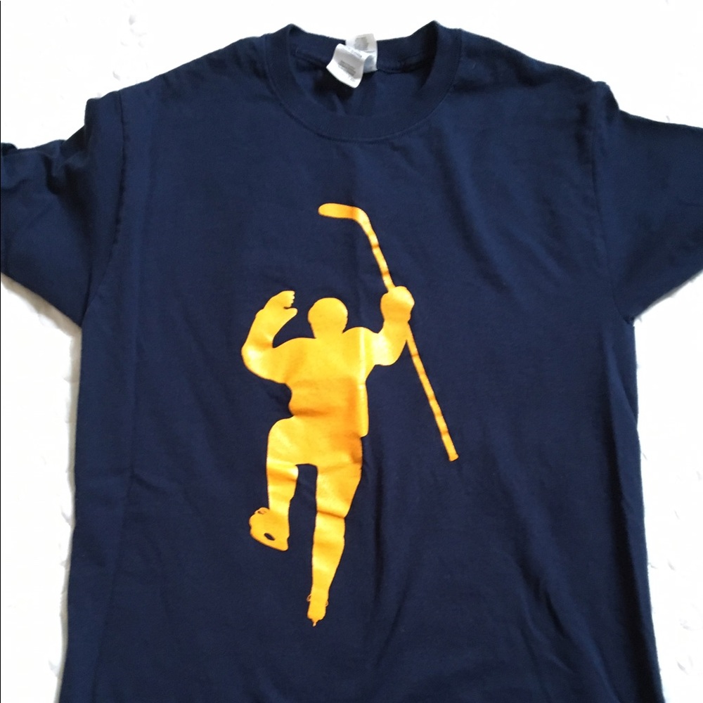 SALE! Men's small hockey shirt (Men's small)