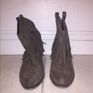 Adorable Cowgirl suede booties
