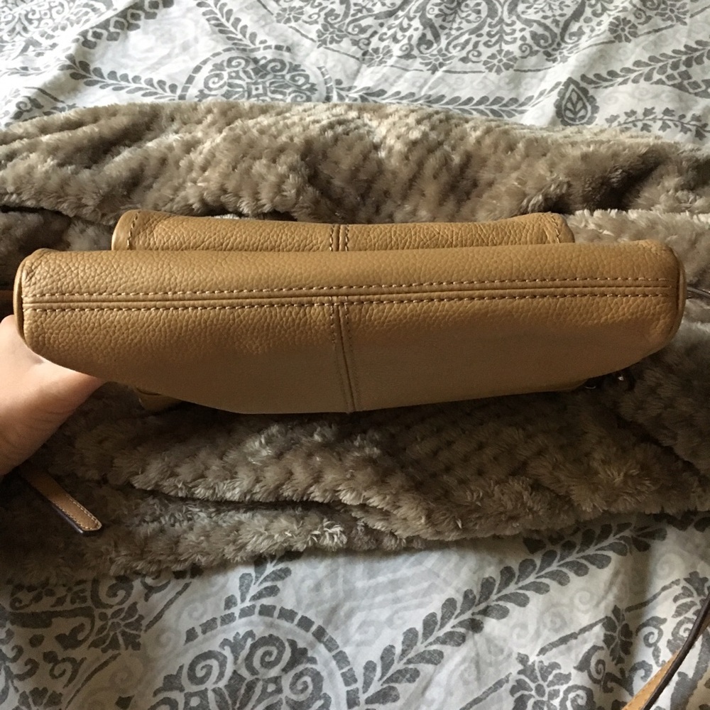 ⚜️New Tignanello tan leather purse⚜️ - Picture 5 of 6