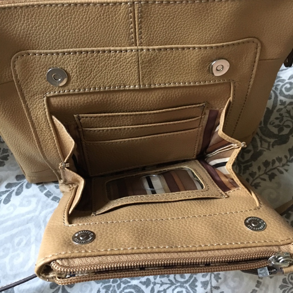 ⚜️New Tignanello tan leather purse⚜️ - Picture 6 of 6