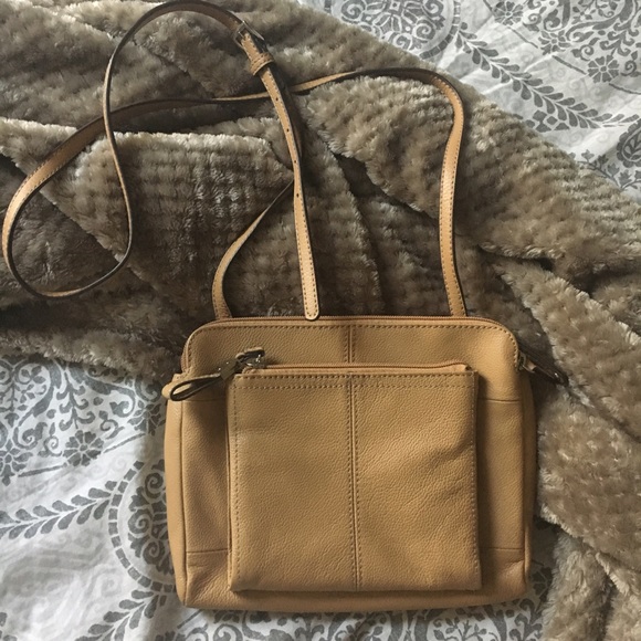 Tignanello Handbags - ⚜️New Tignanello tan leather purse⚜️