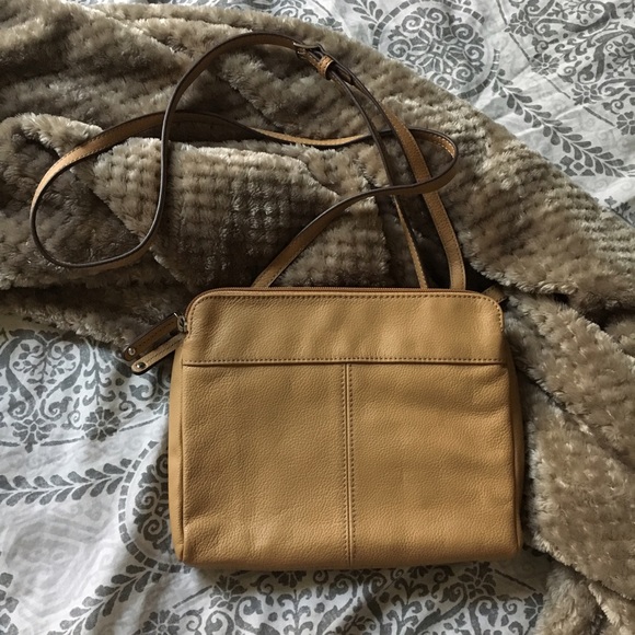 ⚜️New Tignanello tan leather purse⚜️ - Picture 2 of 6