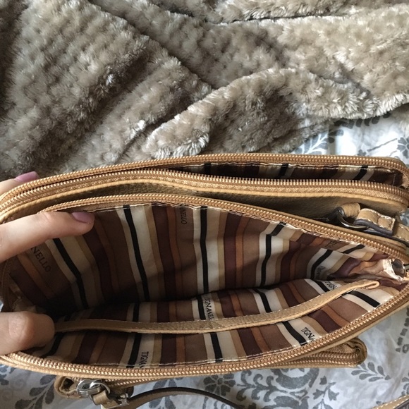 ⚜️New Tignanello tan leather purse⚜️ - Picture 4 of 6