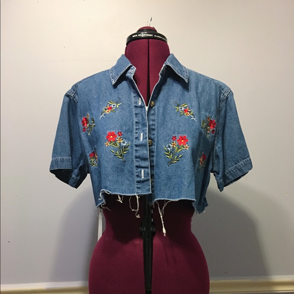 🌸NEW🌸 Vintage Embroidered Denim Crop Blouse