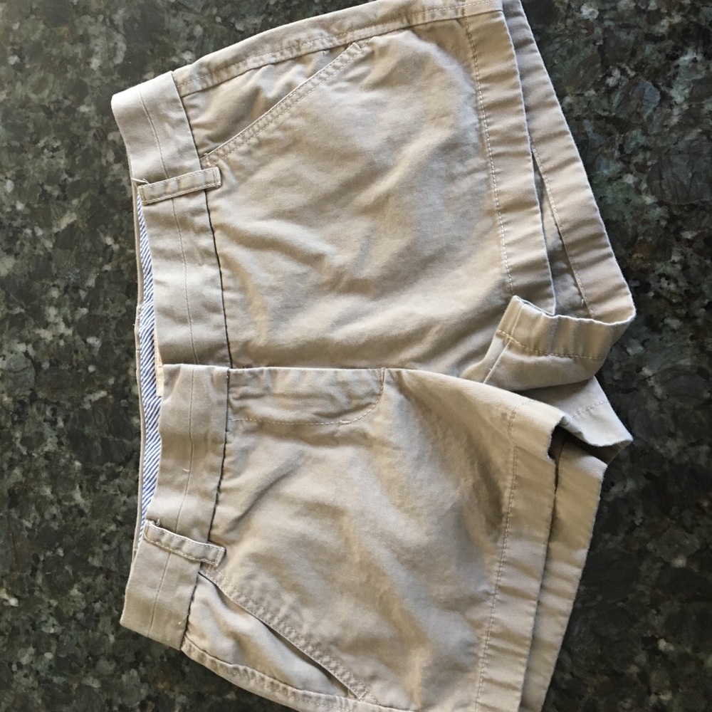 Four pairs of J. Crew 3" inseam shorts. Size 6 - Picture 2 of 4