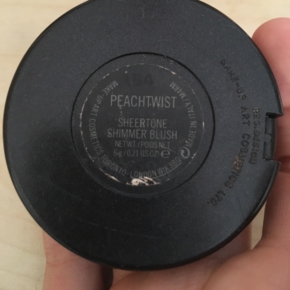 MAC Blush - Picture 2 of 3