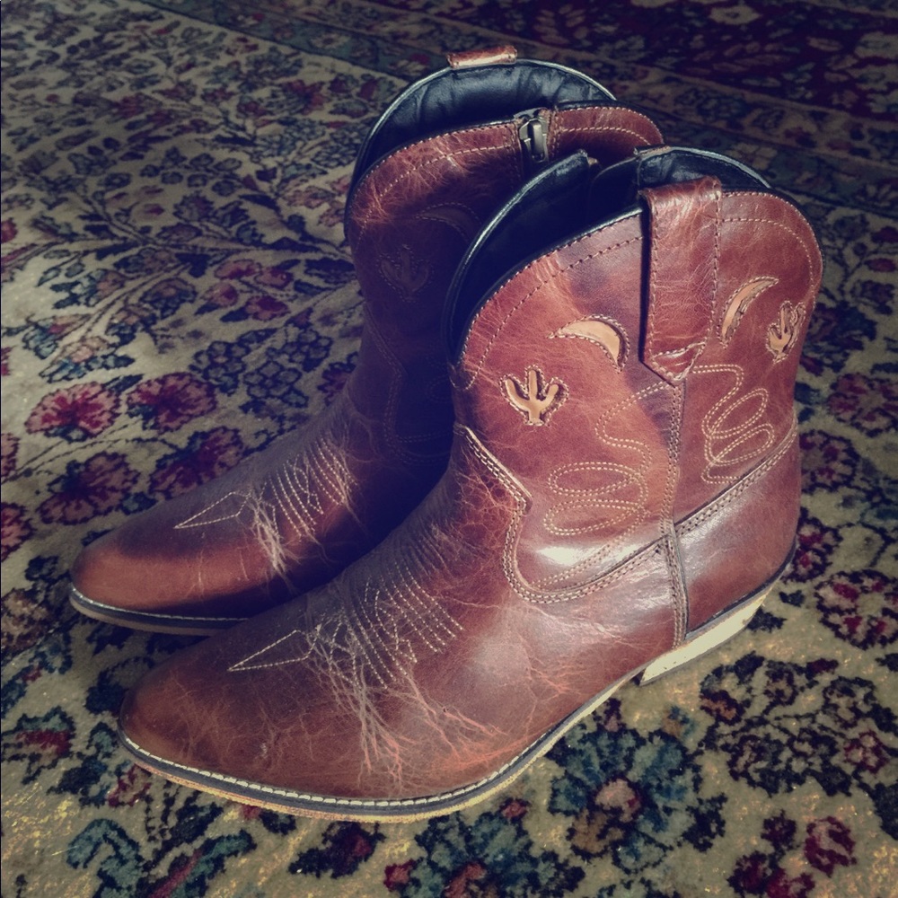 Dingo Boots Size 8 New