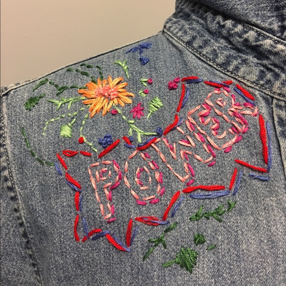 🌸NEW🌸 Hand Embroidered Denim Crop Blouse - Picture 3 of 6