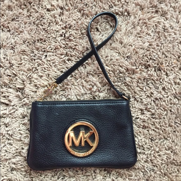 Michael Kors wristlet - Picture 1 of 3