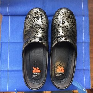 Dansko XP professional clogs