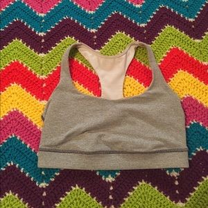 Gorgeous LULULEMON 50 Rep Bra! Size 4! Grey stripe