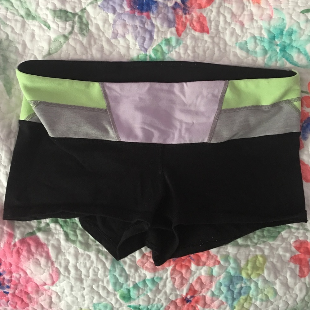 Lululemon yoga short shorts