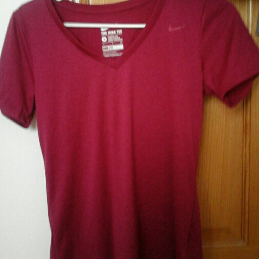 Nike v tee