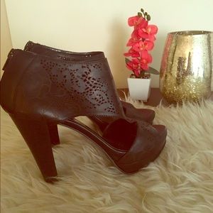 Carlos Santana Leather Gladiator Heels