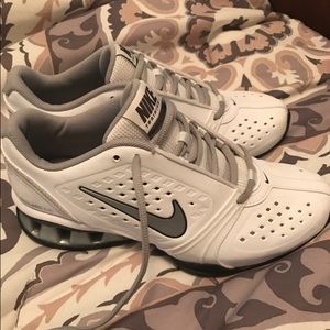 Nike size 7 Tennis Shoes