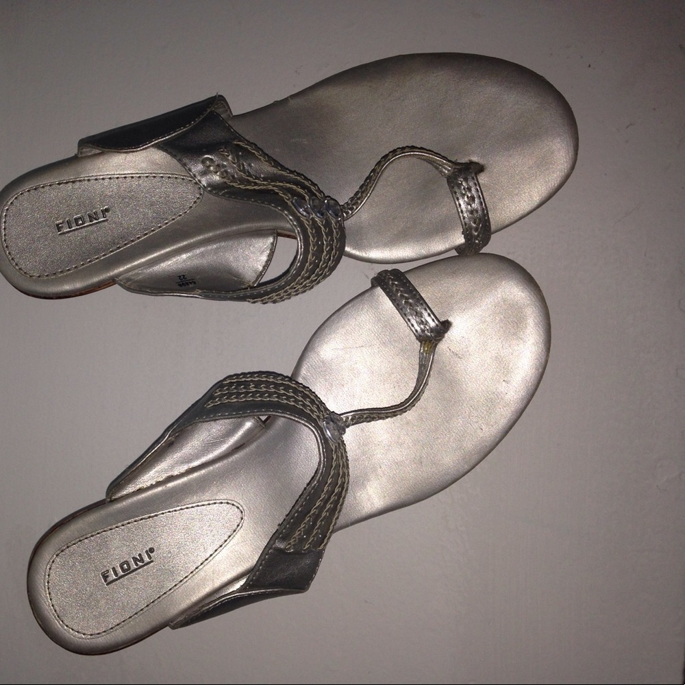 Fioni silver wedges