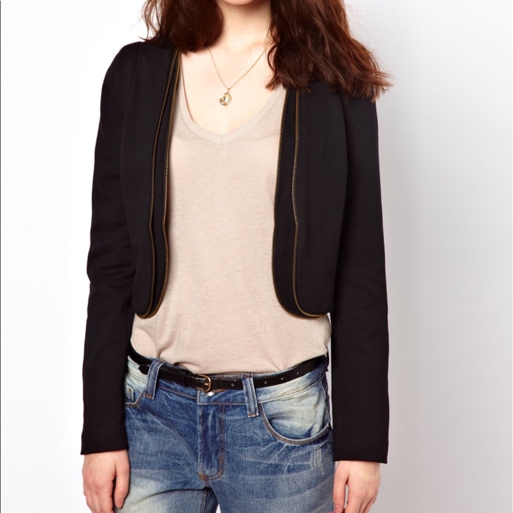 ARYN K crop blazer
