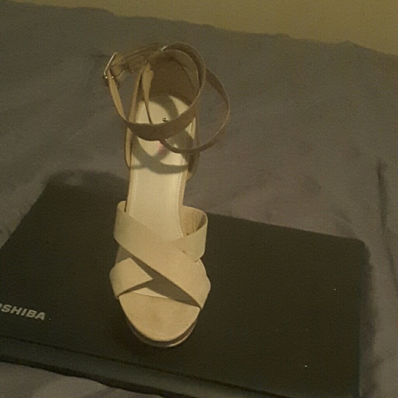 Cute platform sandal - Picture 3 of 4